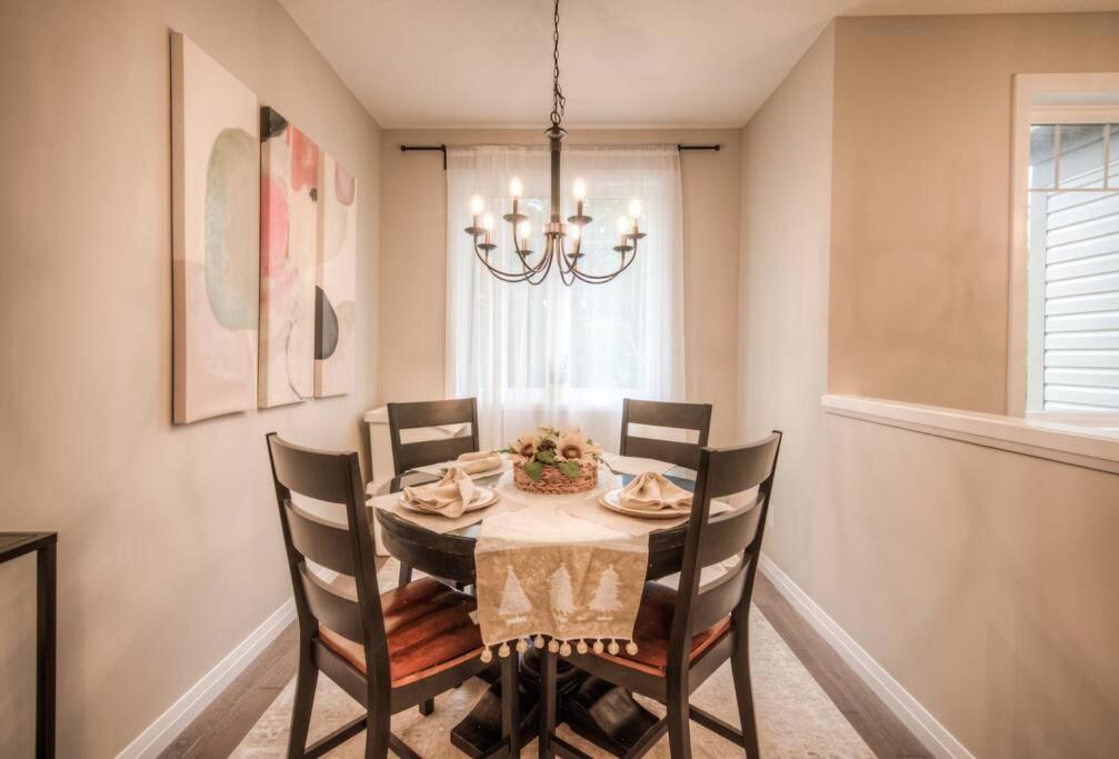 BRAND-NEW LUXURY SUITE in DOON SOUTH, min to 401