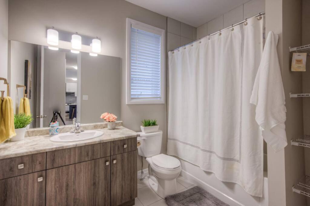 BRAND-NEW LUXURY SUITE in DOON SOUTH, min to 401