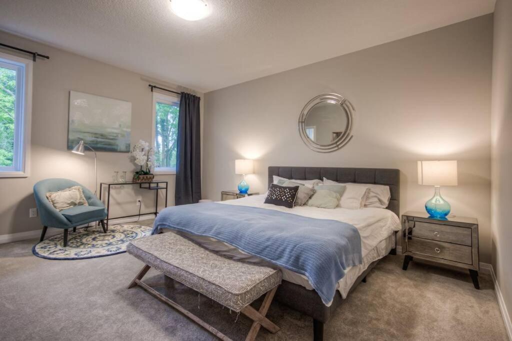 BRAND-NEW LUXURY SUITE in DOON SOUTH, min to 401