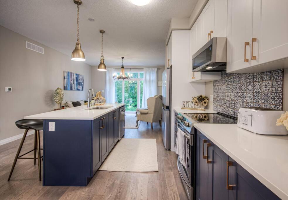 BRAND-NEW LUXURY SUITE in DOON SOUTH, min to 401