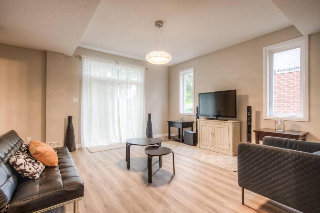 BRAND-NEW LUXURY SUITE in DOON SOUTH, min to 401