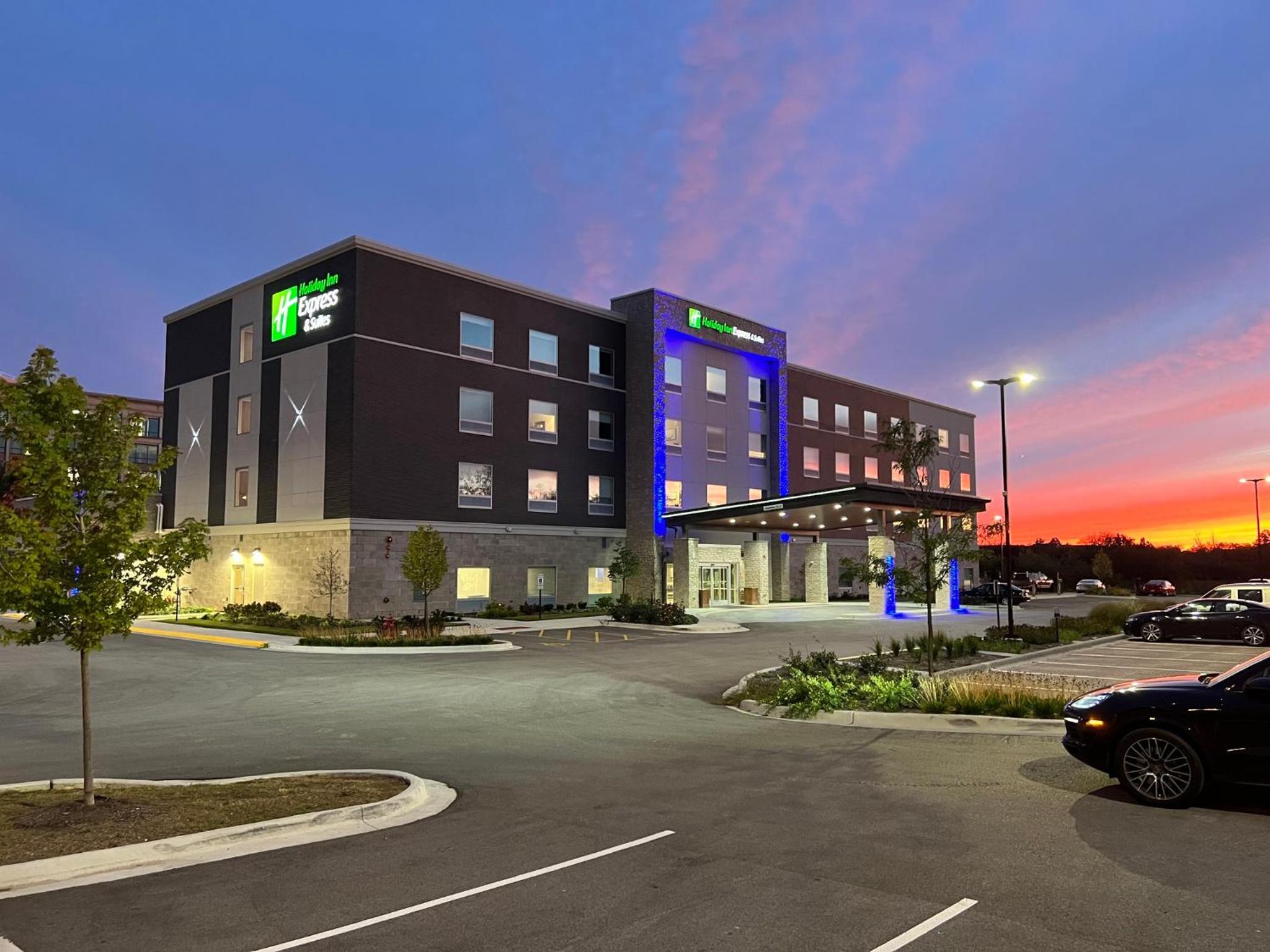Holiday Inn Express & Suites Chicago Schaumburg, an IHG Hotel, Photo 42