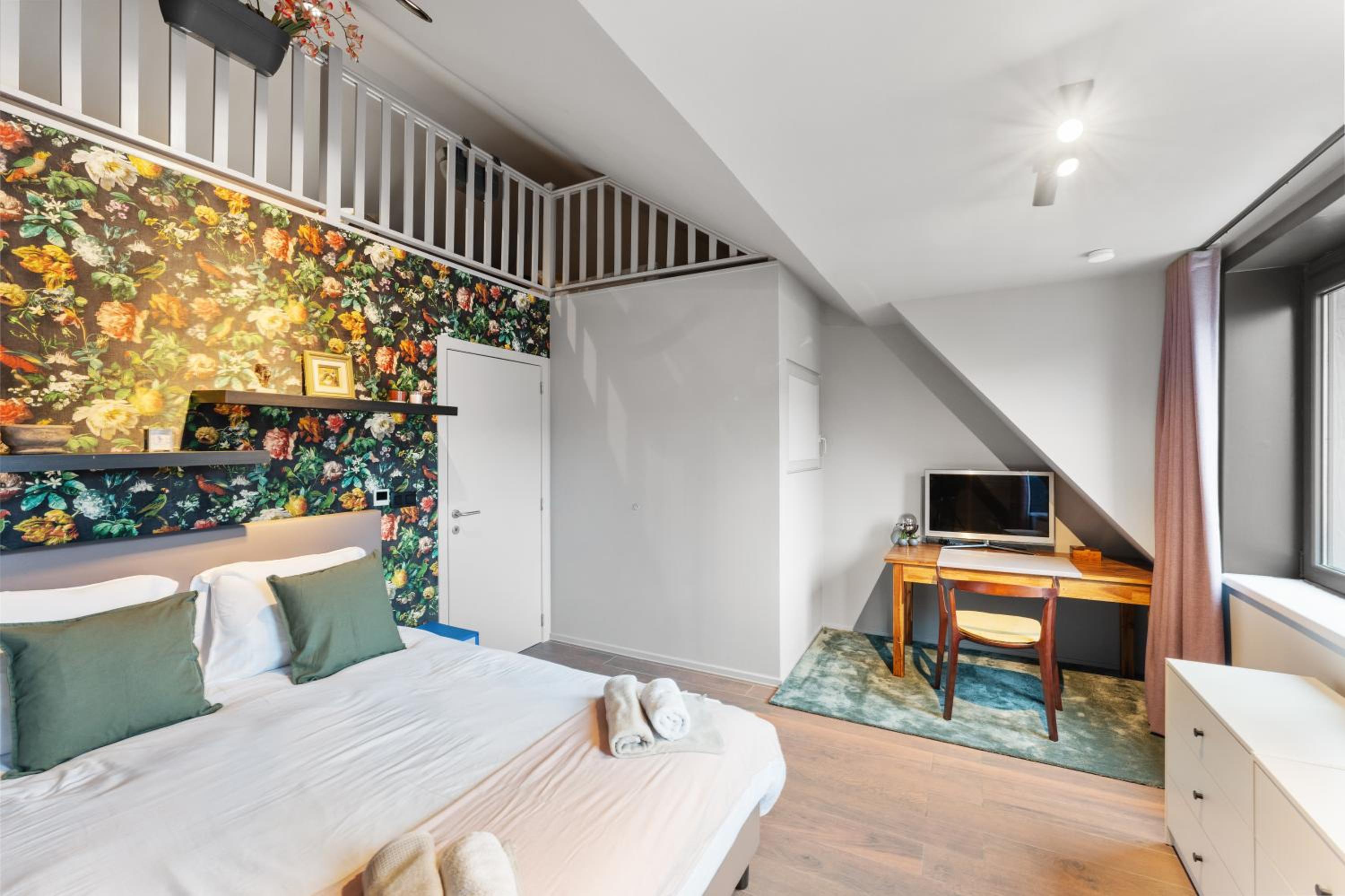 Elegant & Spacious House close to Center