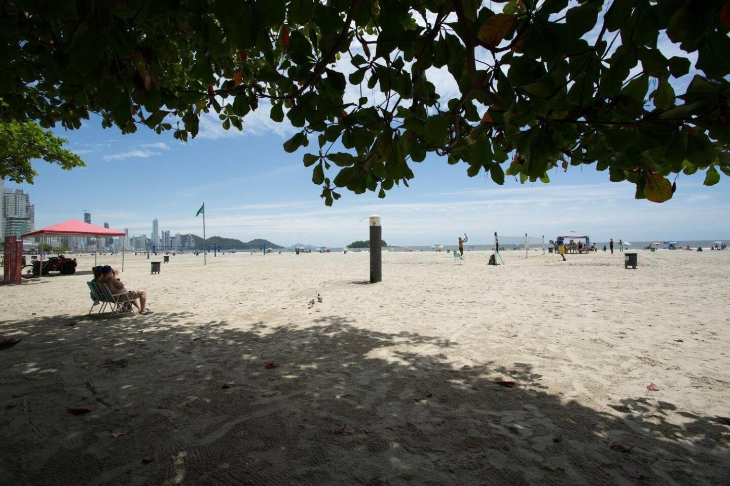 Excelente localização!! Apt confortável Balneário Camboriú