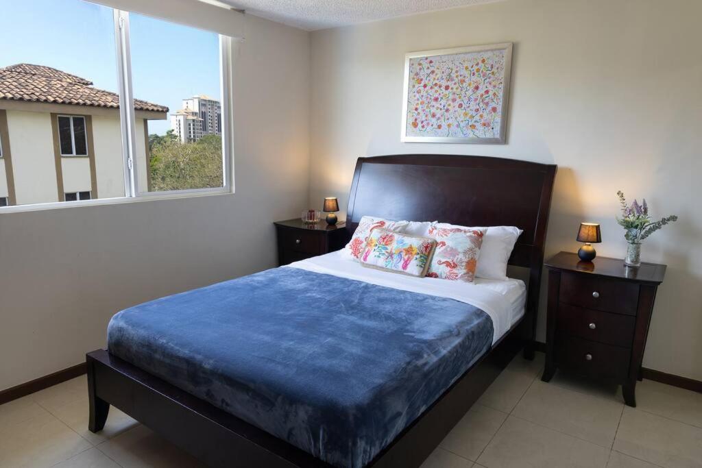 Near the Beach! Lovely 3-bedroom condo with pool