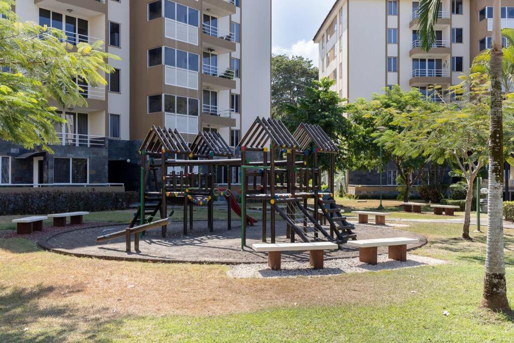 Near the Beach! Lovely 3-bedroom condo with pool