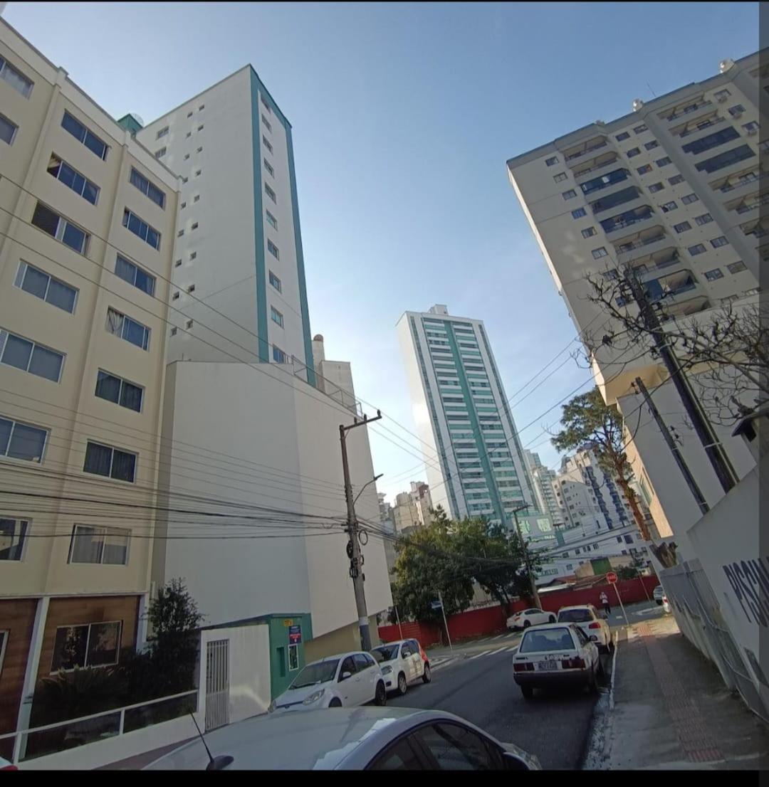 Excelente localização!! Apt confortável Balneário Camboriú