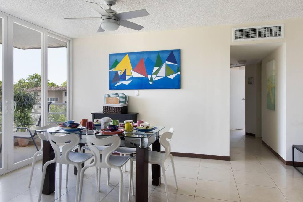 Near the Beach! Lovely 3-bedroom condo with pool