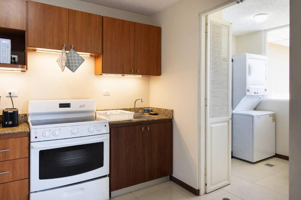 Near the Beach! Lovely 3-bedroom condo with pool