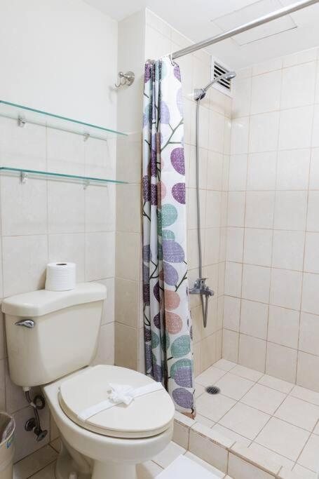 Near the Beach! Lovely 3-bedroom condo with pool