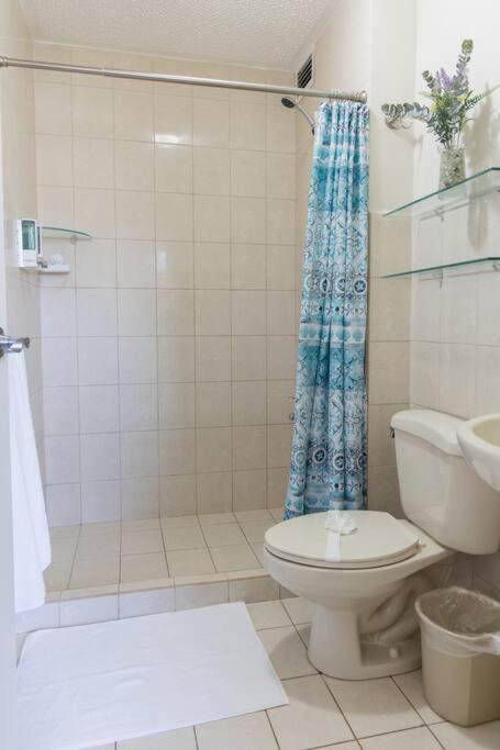 Near the Beach! Lovely 3-bedroom condo with pool