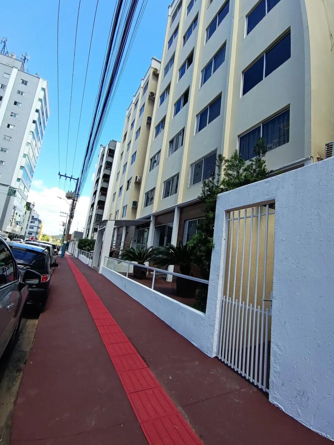 Excelente localização!! Apt confortável Balneário Camboriú