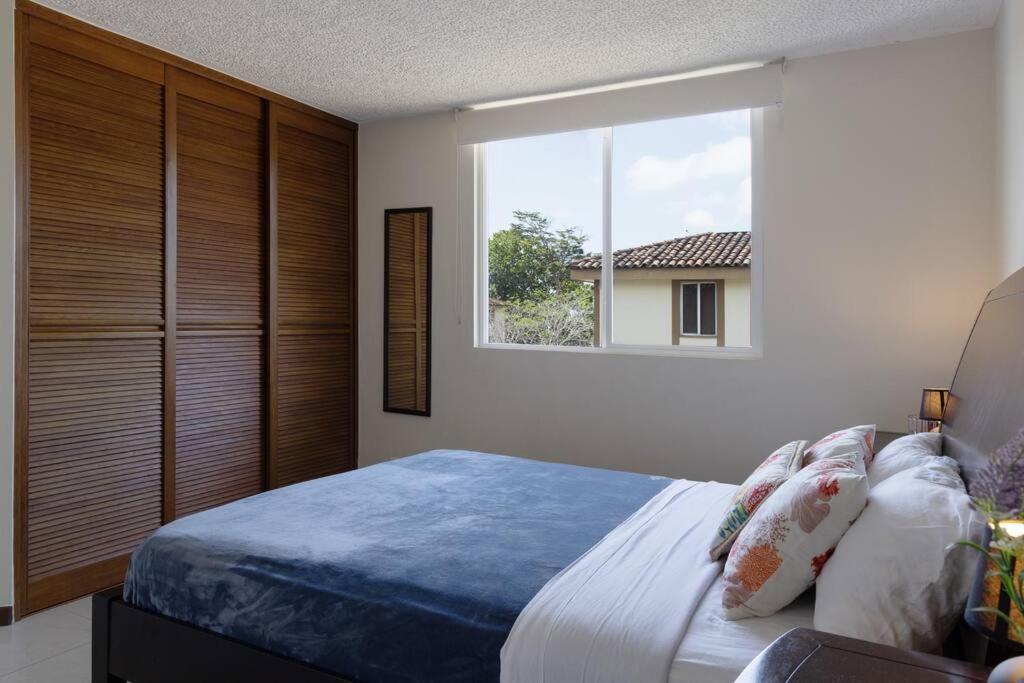 Near the Beach! Lovely 3-bedroom condo with pool