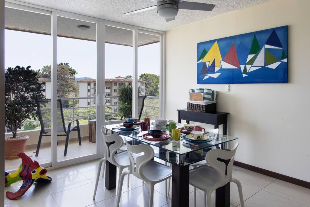 Near the Beach! Lovely 3-bedroom condo with pool