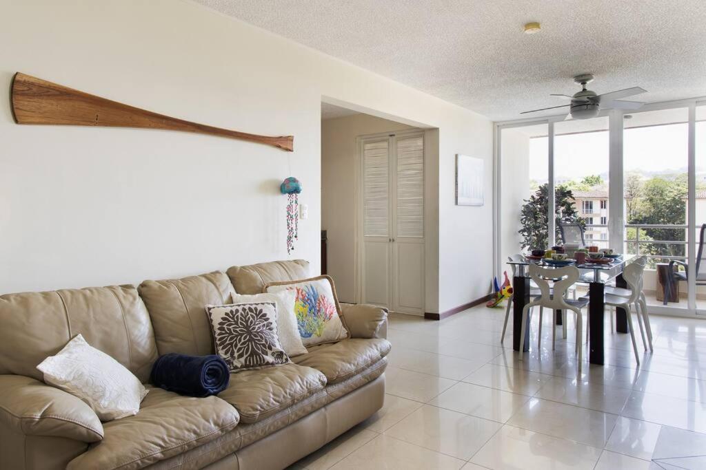 Near the Beach! Lovely 3-bedroom condo with pool