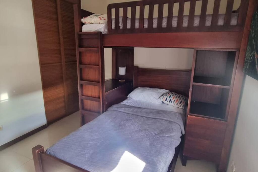 Near the Beach! Lovely 3-bedroom condo with pool