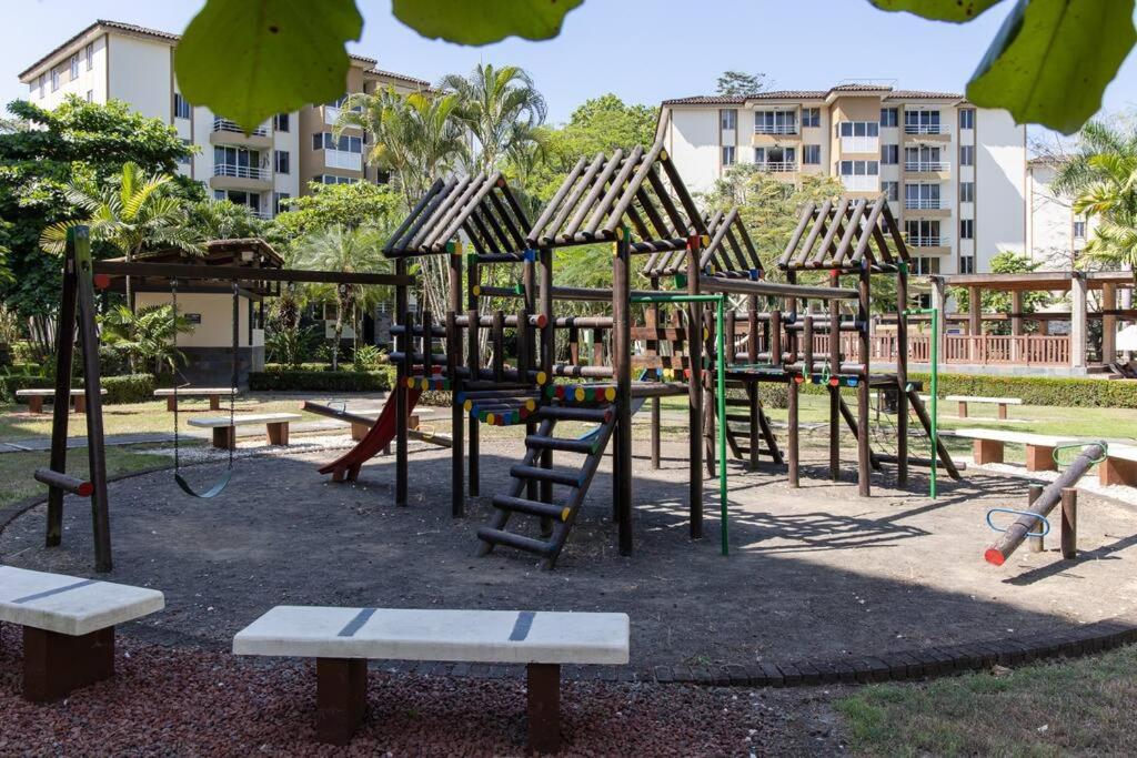Near the Beach! Lovely 3-bedroom condo with pool