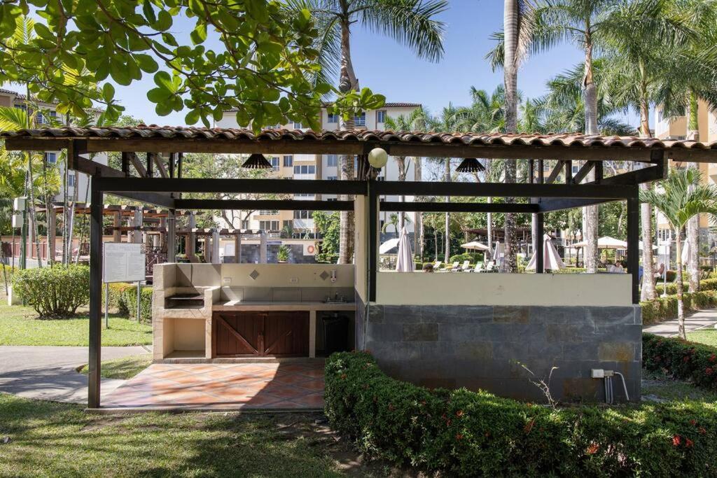 Near the Beach! Lovely 3-bedroom condo with pool