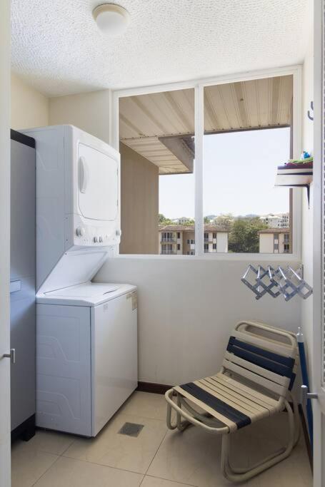 Near the Beach! Lovely 3-bedroom condo with pool
