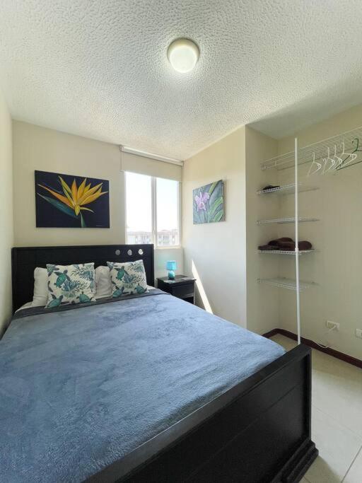 Near the Beach! Lovely 3-bedroom condo with pool