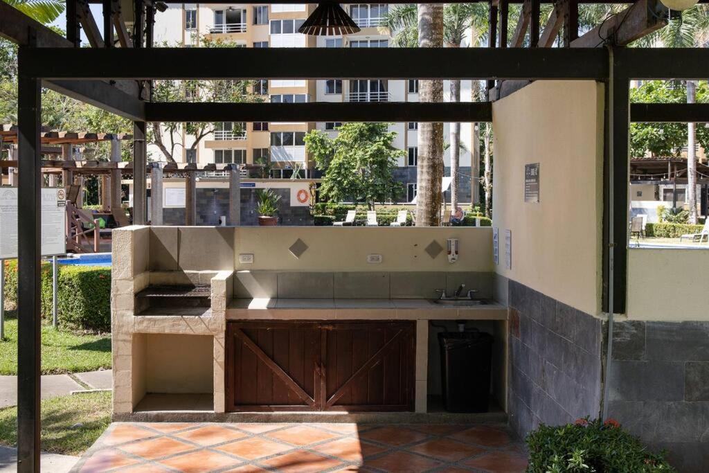 Near the Beach! Lovely 3-bedroom condo with pool