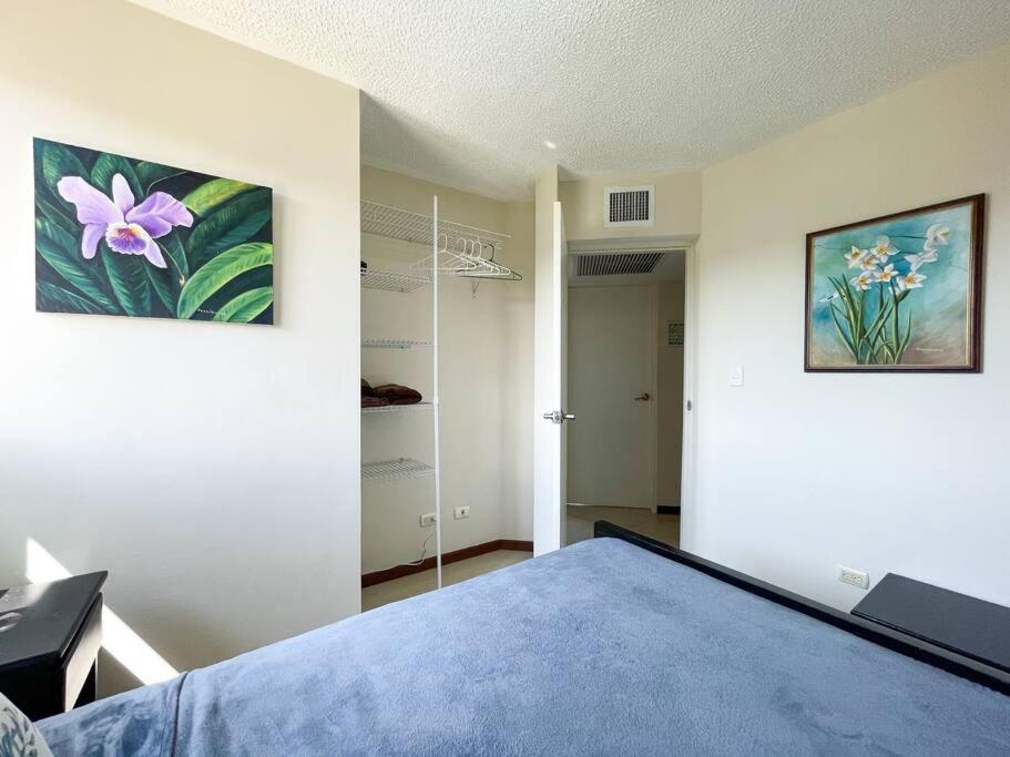 Near the Beach! Lovely 3-bedroom condo with pool