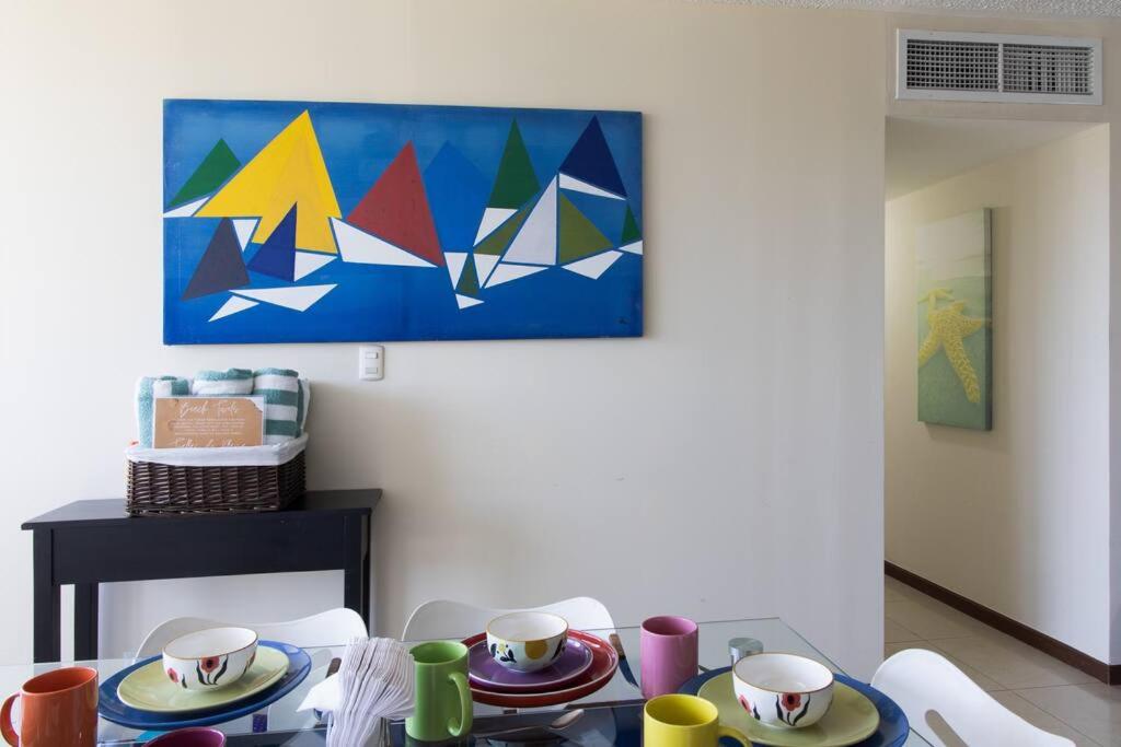 Near the Beach! Lovely 3-bedroom condo with pool