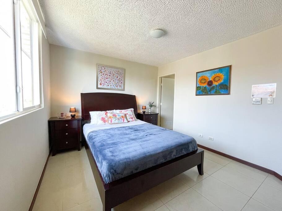 Near the Beach! Lovely 3-bedroom condo with pool