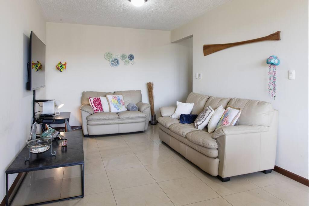 Near the Beach! Lovely 3-bedroom condo with pool