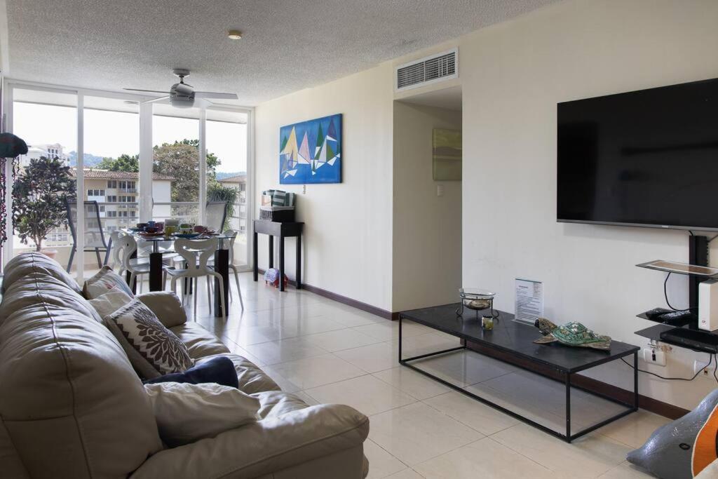 Near the Beach! Lovely 3-bedroom condo with pool
