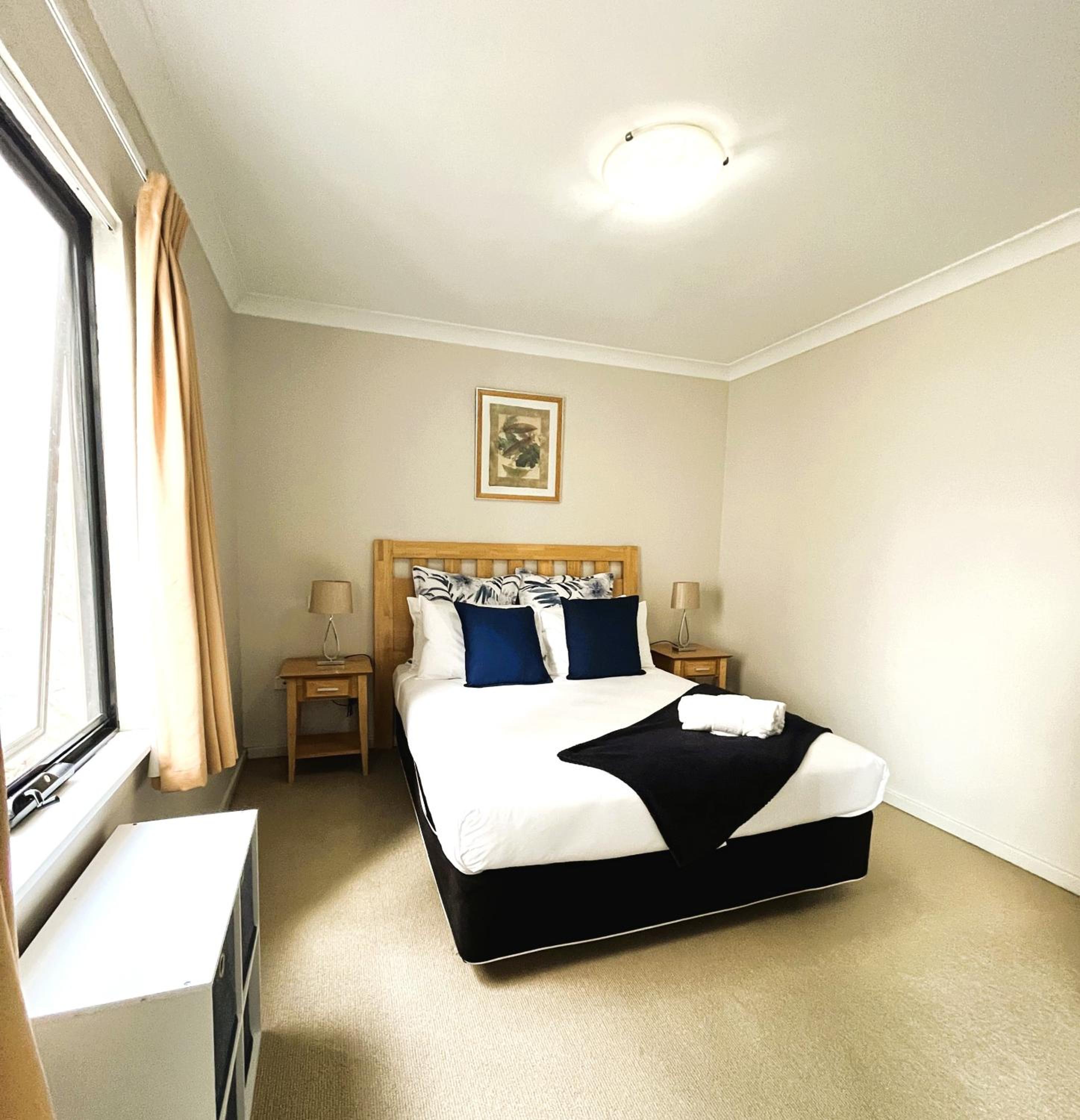 10 CBD Resort 2BR Secure Suite Pool Gym & Parking