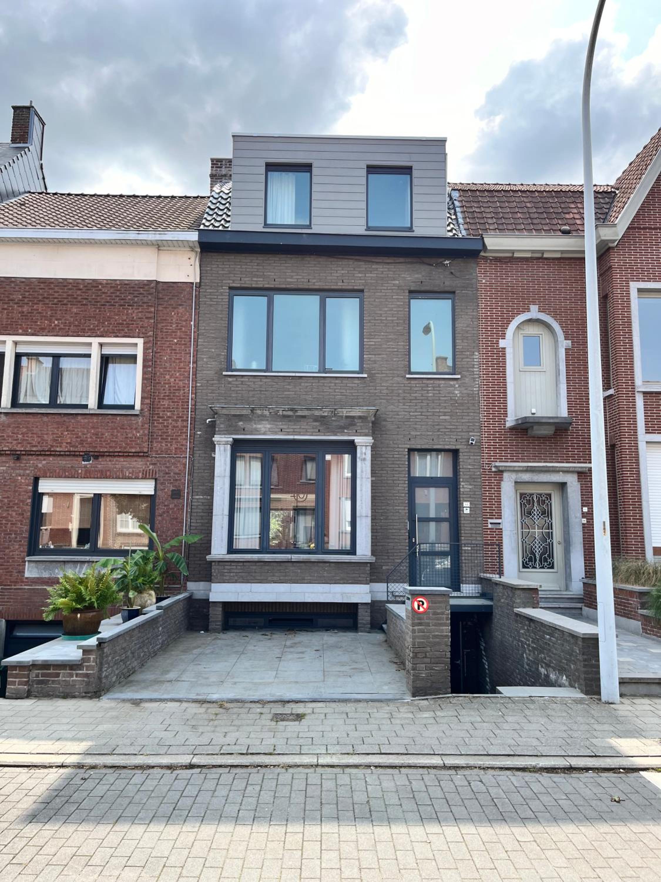 Elegant & Spacious House close to Center