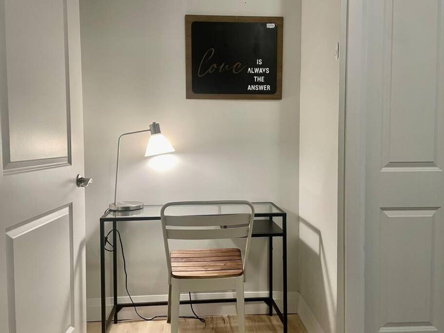 Stylish 3-bdrm suite w free Parking