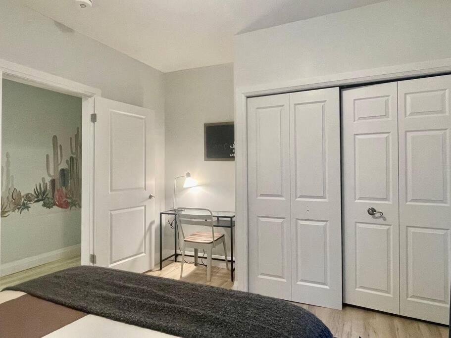 Stylish 3-bdrm suite w free Parking