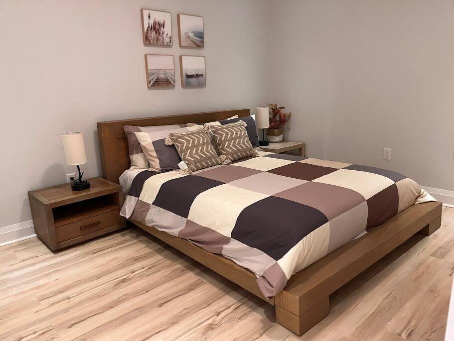Stylish 3-bdrm suite w free Parking