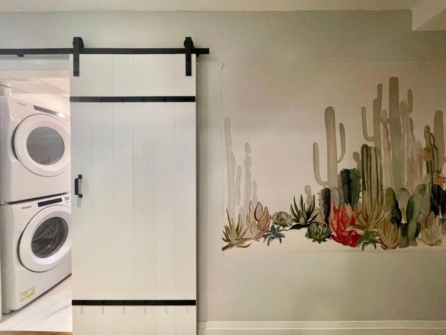 Stylish 3-bdrm suite w free Parking