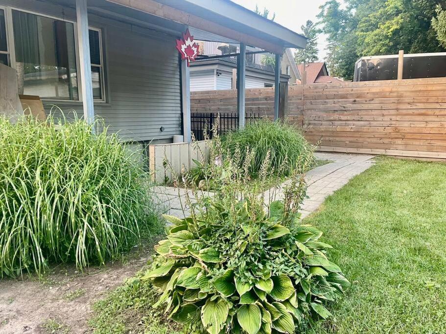 Stylish 3-bdrm suite w free Parking