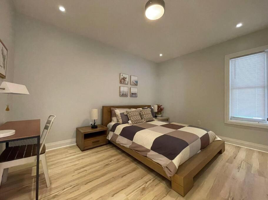 Stylish 3-bdrm suite w free Parking