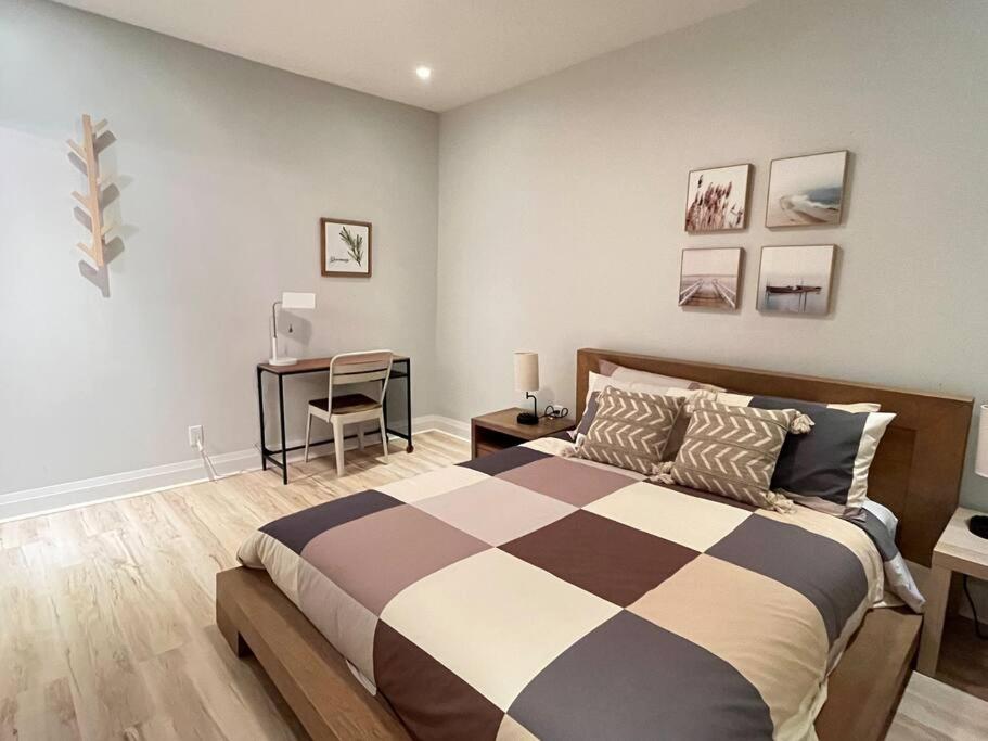 Stylish 3-bdrm suite w free Parking
