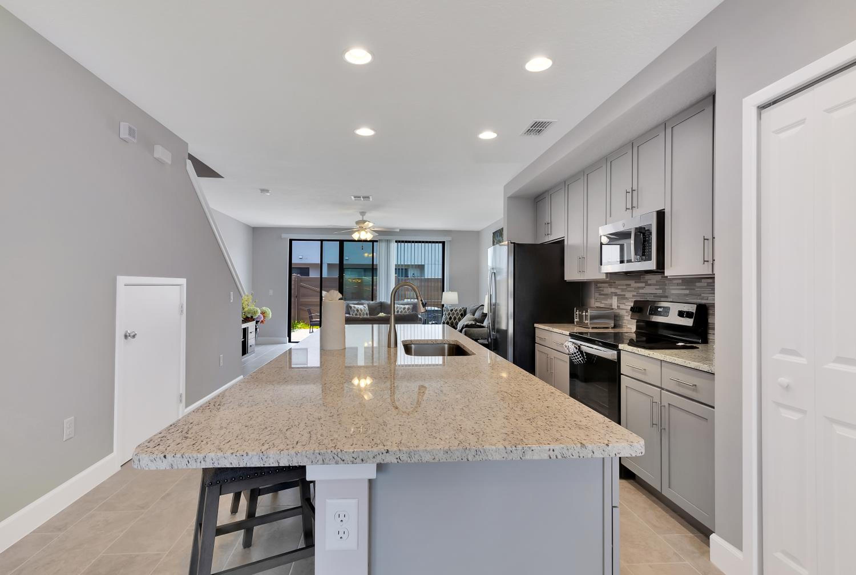 Spectacular! Townhome 9 Miles to Disney World! view 4