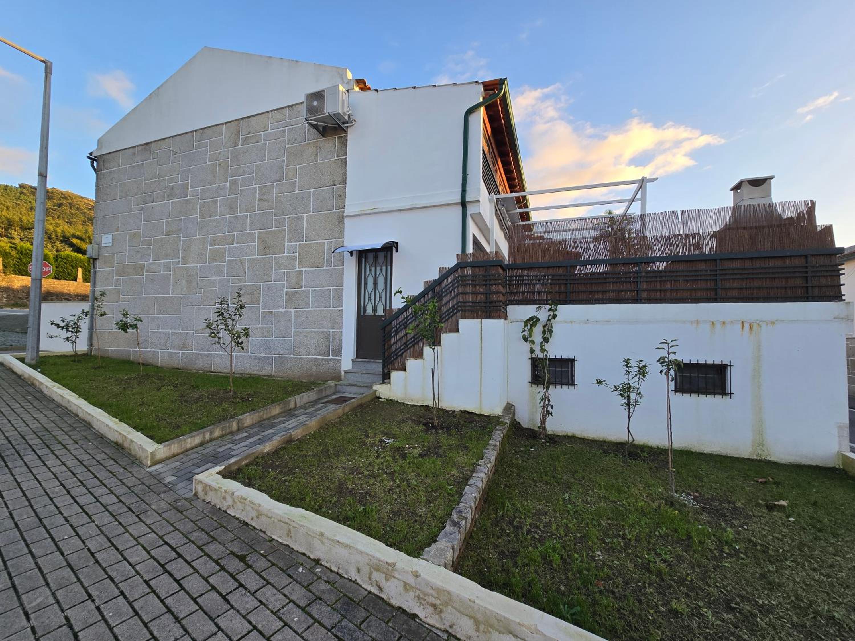 HOUSE ONLY FOR YOU ! 3 bedroom 2wc,BBQ,balcon 2,CENTRO vila! view 2