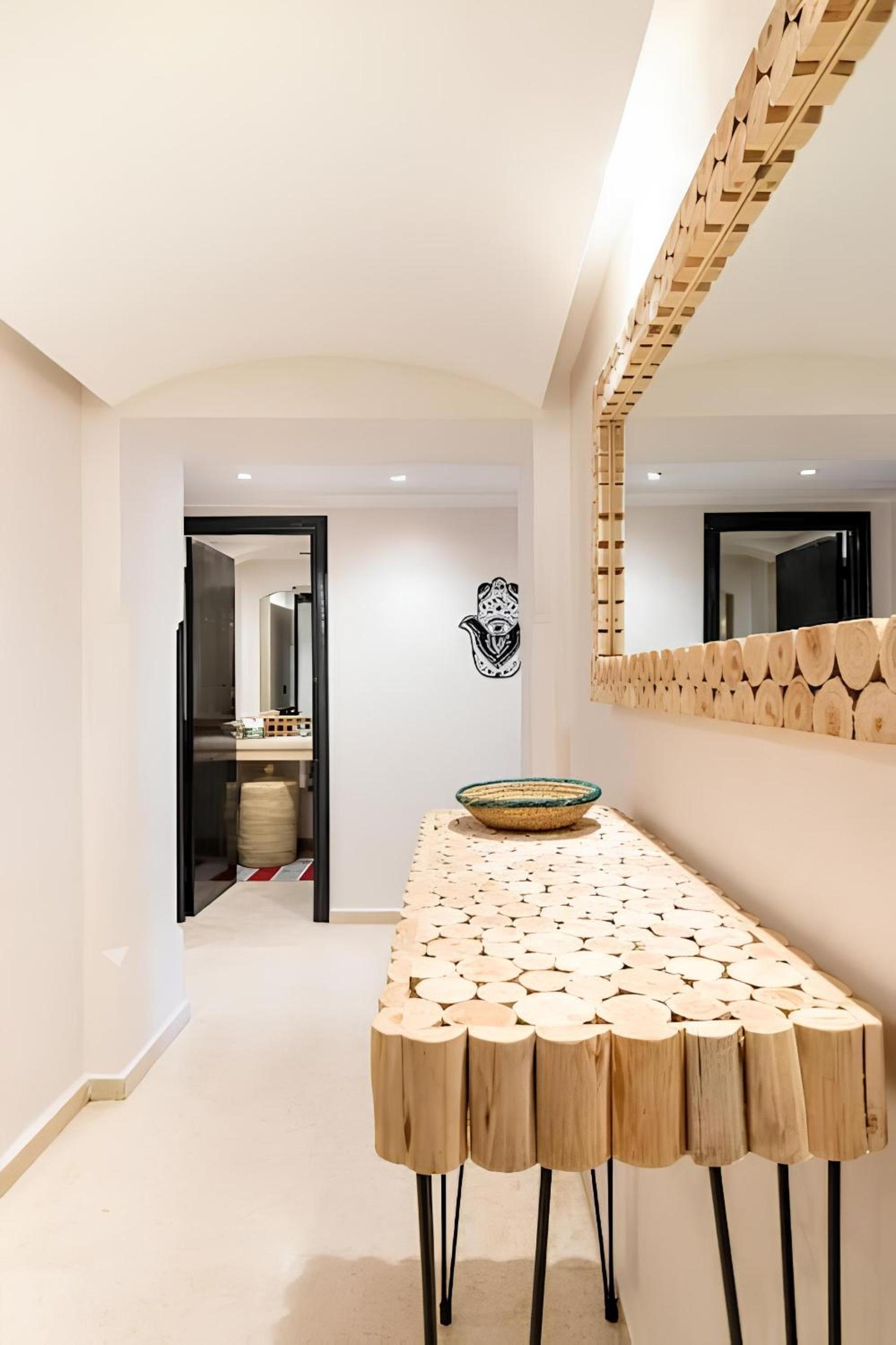 C-Appartement de luxe plein centre de gueliz avec piscine parking wifi netflix
