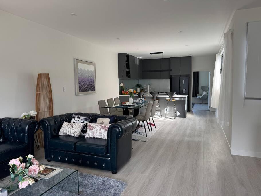 Luxury Villa- Long Bay Manhattan
