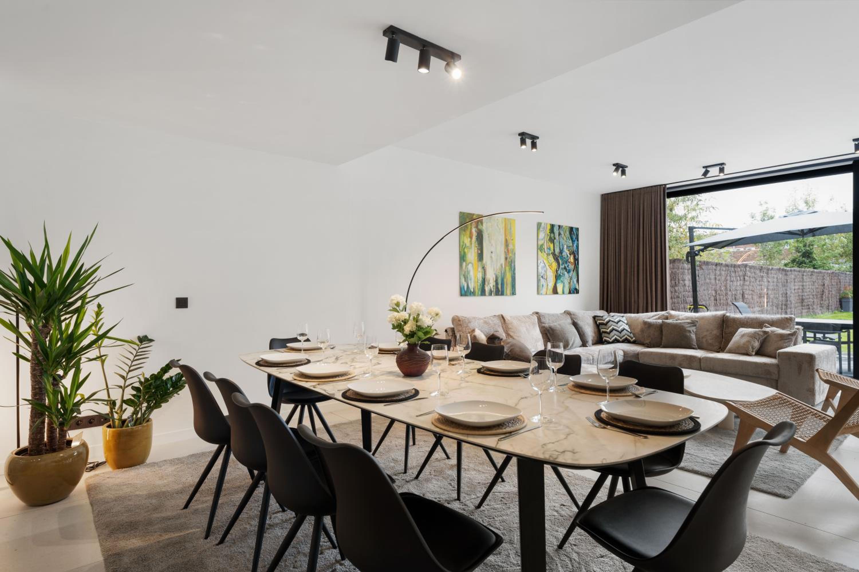 Modern & Spacious House with Wellness