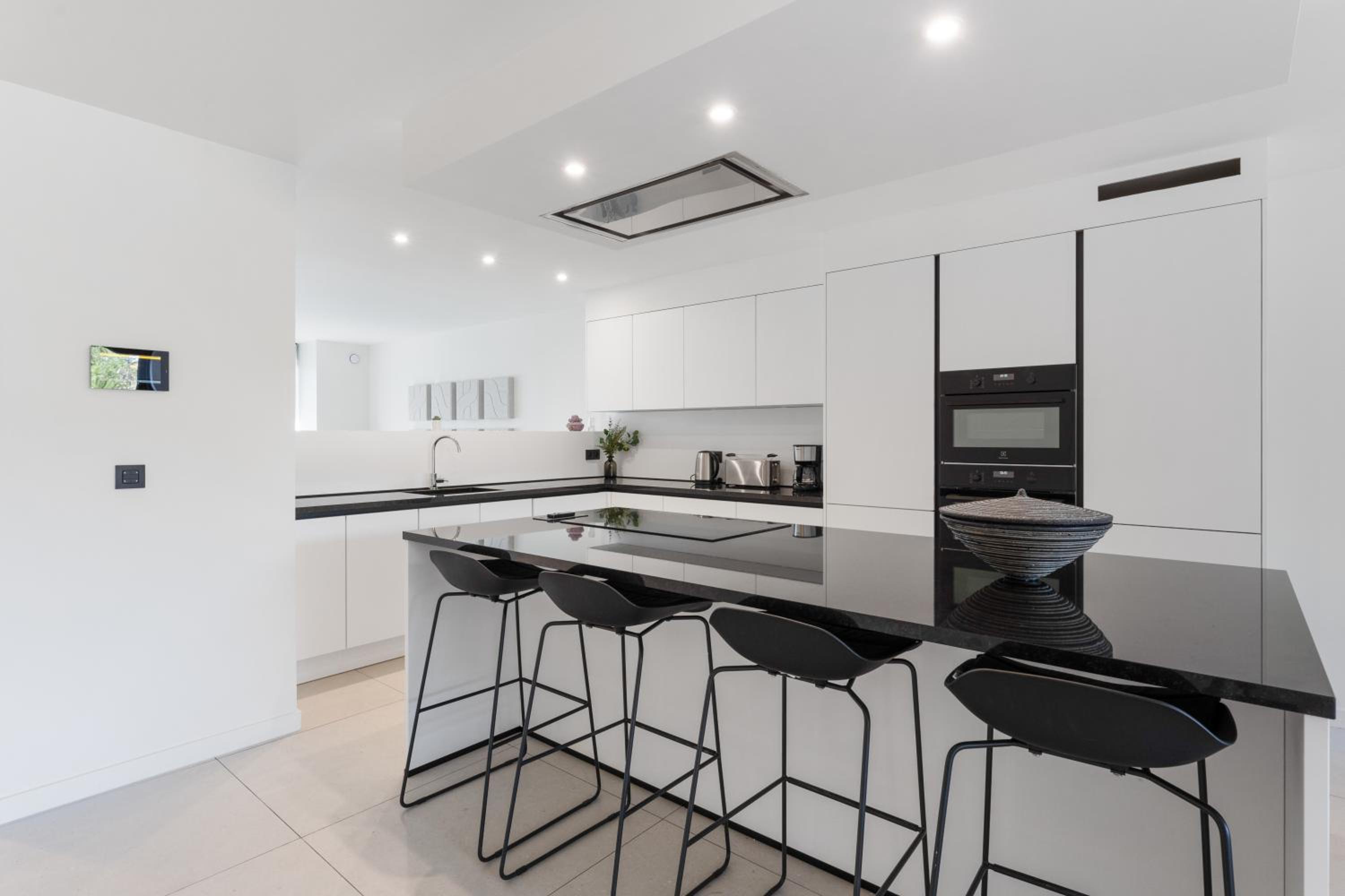 Modern & Spacious House with Wellness
