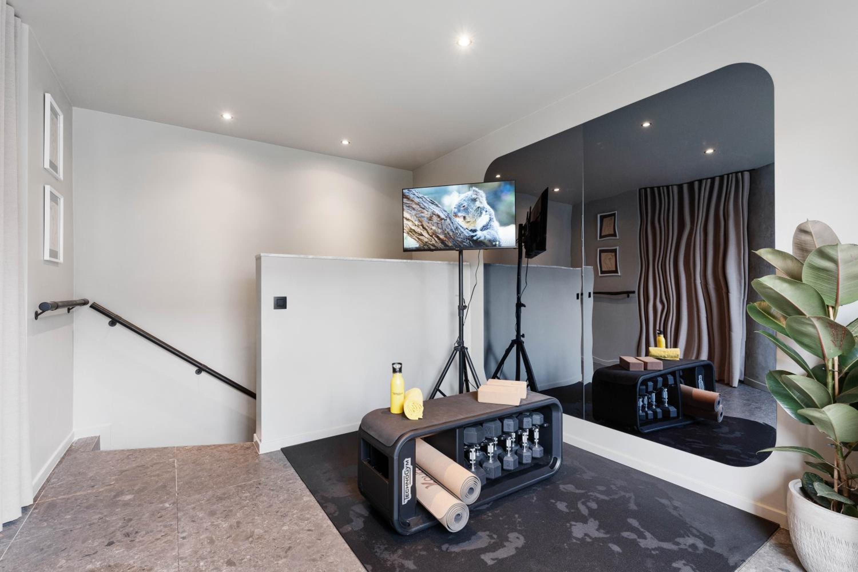 Modern & Spacious House with Wellness
