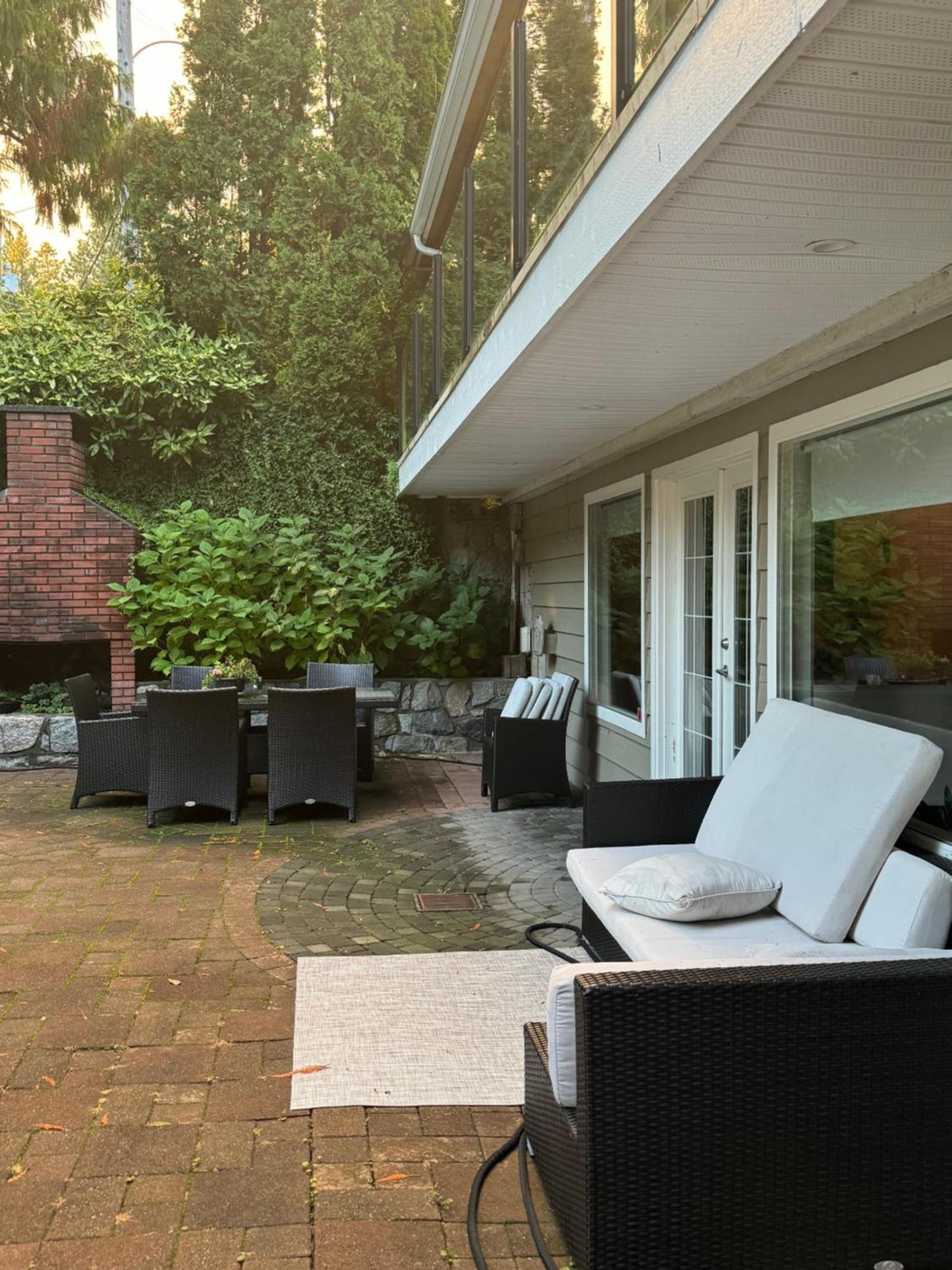 Big Charming 1-bedroom Apartment