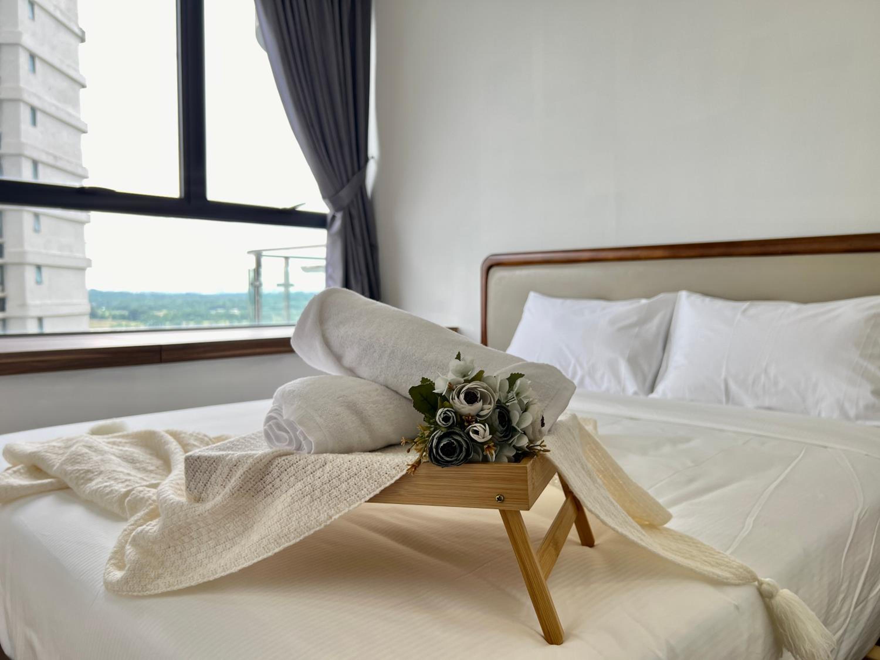 DangaBay 2R 4pax with Balcony Seaview near CIQ by Wehome