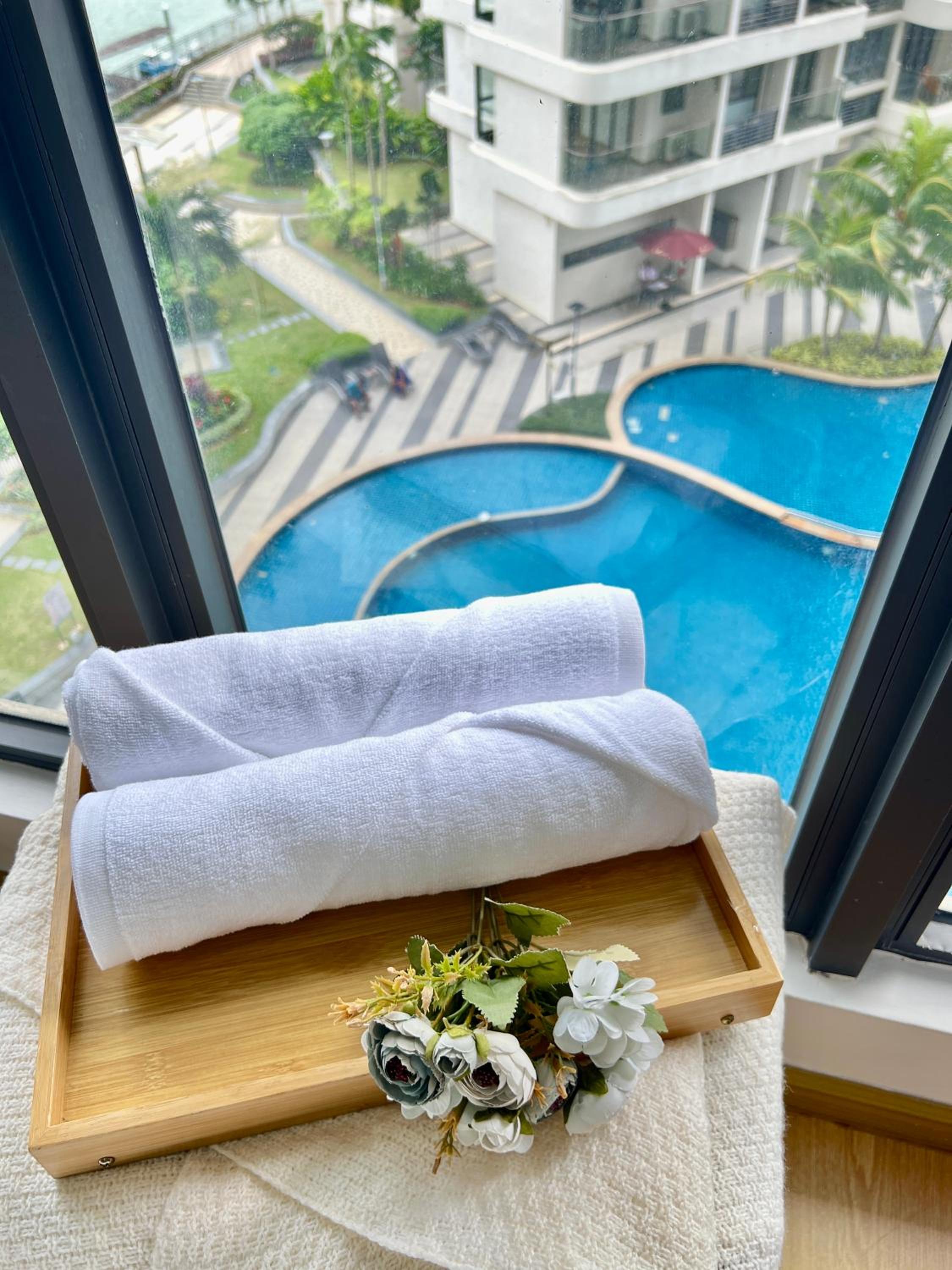 DangaBay 2R 4pax with Balcony Seaview near CIQ by Wehome