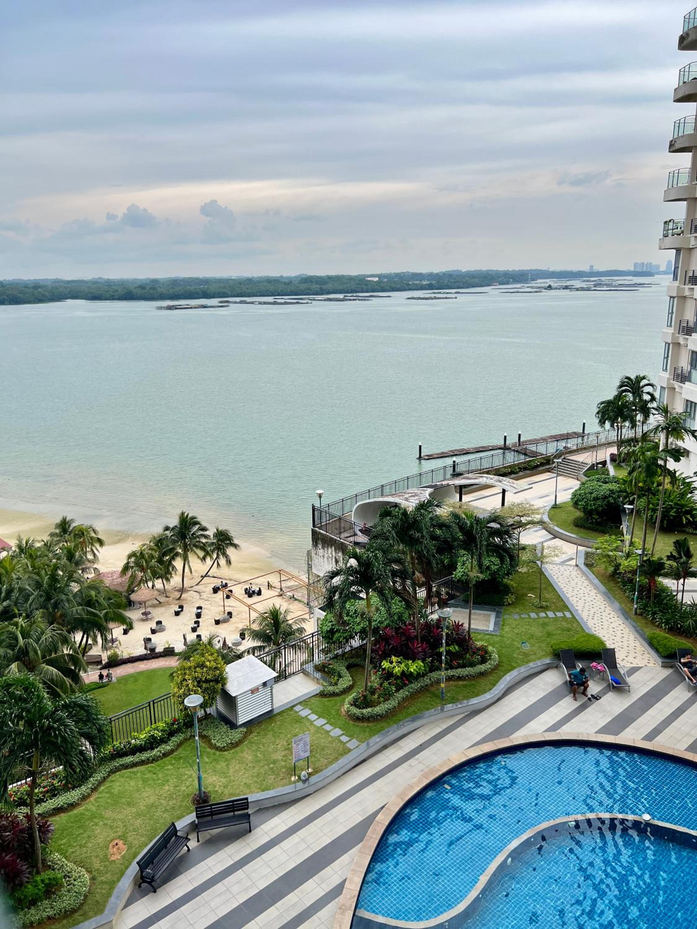 DangaBay 2R 4pax with Balcony Seaview near CIQ by Wehome